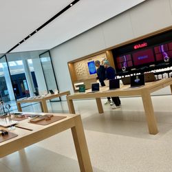 Apple South Hills Village