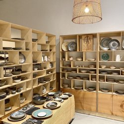 MMclay Production Studio & Showroom - Custom-made showroom shelving and displays