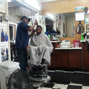 Tempo Barber Shop - Barbers Near Me - Los Angeles, California
