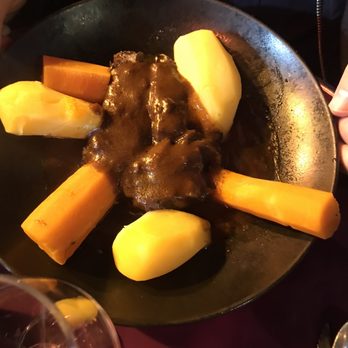 Le Bar du Marché - beef bourguignon - Cafes Near Me - Paris, 75 Le Bar du Marché - beef bourguignon - Cafes Near Me - Paris, 75