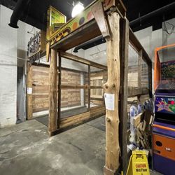 Tilty Mcflipperz Pinball Pub - Ax throwing