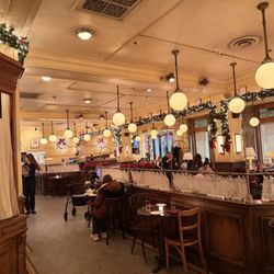 Boulangerie on the left to pick up loaves of bread