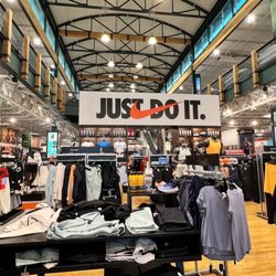 DICK'S Sporting Goods - Nike display upon entering (taken 9/22/2022)