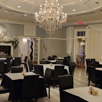 Royal Courtyard at West Neck - Main Dining Room - Seafood Near Me - Virginia Beach, Virginia Royal Courtyard at West Neck - Main Dining Room - Seafood Near Me - Virginia Beach, Virginia