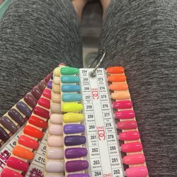 Luxury Nails & Spa - Colors