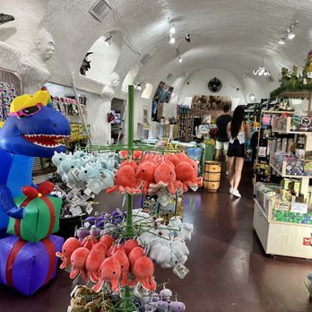 Cabazon Dinosaurs - Gift Shop - Museums Near Me - Cabazon, California