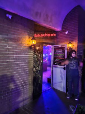 Cocktails & Screams by null