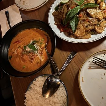 Lao Lao Bar - Panang curry and drunken noodles - Laotian Near Me - Toronto, Ontario