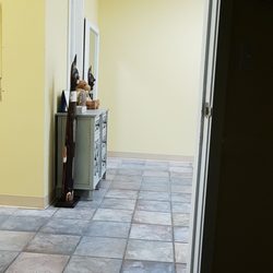 Daisy Herb & Acupuncture - She has cute waiting room