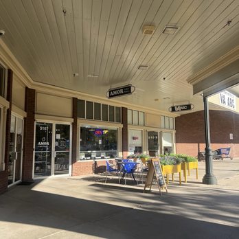 Amor Cafe & Pastry - Bakeries Near Me - Centreville, Virginia