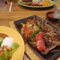 Queso's Mexican Bar & Grill - Burlington - Steak fajitas