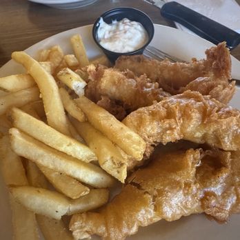 Logan's Roadhouse - Classic Beer-Battered Fish, chips & salad - Steakhouses Near Me - Kissimmee, Florida Logan's Roadhouse - Classic Beer-Battered Fish, chips & salad - Steakhouses Near Me - Kissimmee, Florida