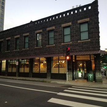 Podmore - Iconic. - Cocktail Bars Near Me - Honolulu, Hawaii