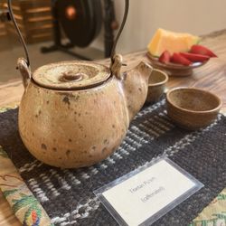 Jalu Bathhouse - Tea and fruit