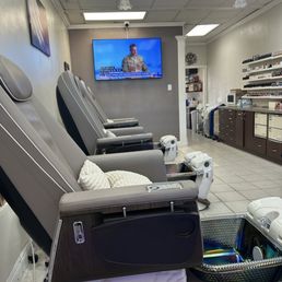 Nice, clean, lux pedicure chairs Nice, clean, lux pedicure chairs