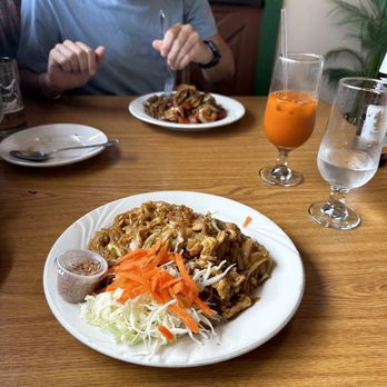 Royal Thai Restaurant - Pad Thai - Thai Near Me - Orlando, Florida Royal Thai Restaurant - Pad Thai - Thai Near Me - Orlando, Florida