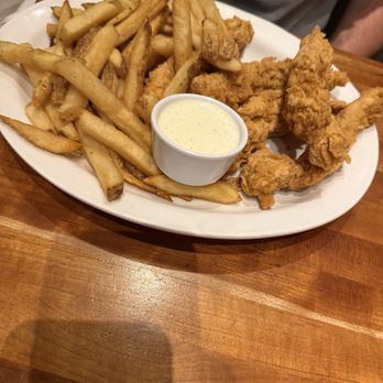 Cheddar's Scratch Kitchen - Chicken Tender Platter (No. 8 Special) - Comfort Food Near Me - Tucson, Arizona