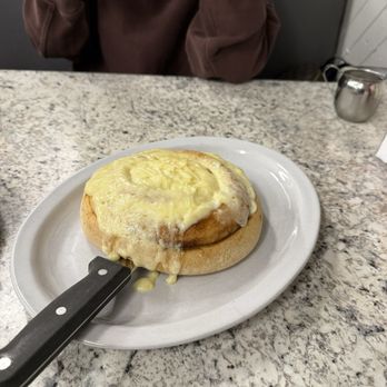 The Stilly Diner - Cinnamon roll - soo good - American Near Me - Arlington, Washington