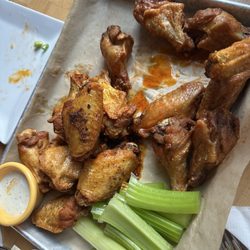 Brightside Beach Pub - Fried Chicken Wings (16)