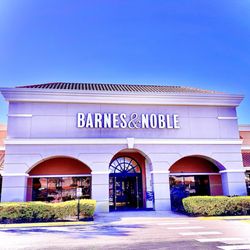 Barnes & Noble - Noble entrance