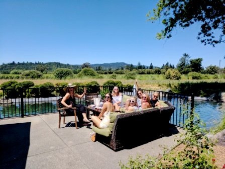 Sonoma Valley Wine Tours - Master Wine Tours highly recommends doing one of our  Sonoma Wine Tours. This wine country melting pot of soil with weather perfect for expressive wines. The growing season is dry which is optimum for vineyards. But then add the morning fog, consistently warm days with the geological perfection and voile! Perfecto.  There are several valleys within Sonoma, all boasting excellence.