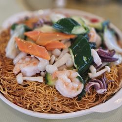 Seafood pan fry noodles