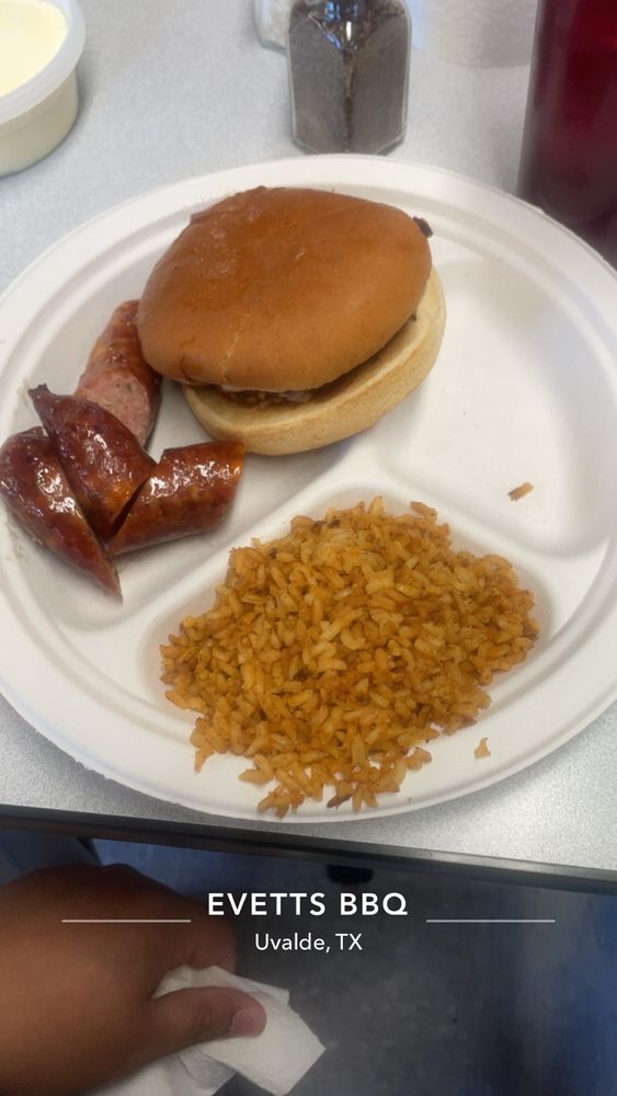 Evett's BBQ Logo