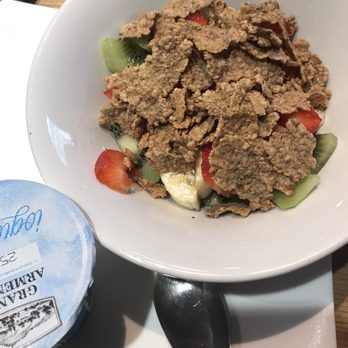 Hänsel - Simple fruit, cereal and yogurt. Hit the spot for the AM snack. - Breakfast & Brunch Near Me - Barcelona, B Hänsel - Simple fruit, cereal and yogurt. Hit the spot for the AM snack. - Breakfast & Brunch Near Me - Barcelona, B