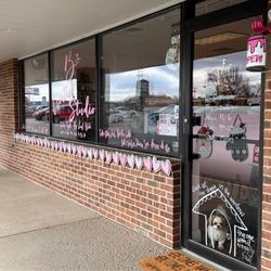 B's Art Club - Front door