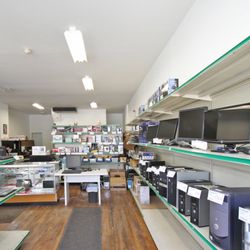 Chicago Computer Club - Oak Park Store - Inside the store, product display