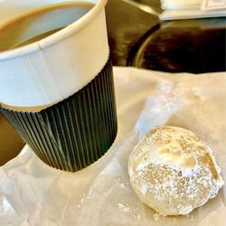 Scungilli's - Coffee & Italian Wedding Cookie