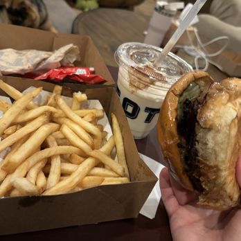 Gotts Roadside - Cheeseburger, Specialty Shakes - Burgers Near Me - Napa, California Gotts Roadside - Cheeseburger, Specialty Shakes - Burgers Near Me - Napa, California