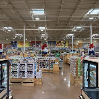 Sprouts Farmers Market - Clean, wide aisle made for a pleasing shopping experience. - Grocery Near Me - Raleigh, North Carolina