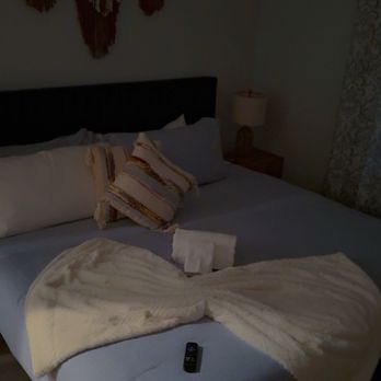 Perfect Timing Cleaning - Bedroom - Home Cleaning Near Me Perfect Timing Cleaning - Bedroom - Home Cleaning Near Me