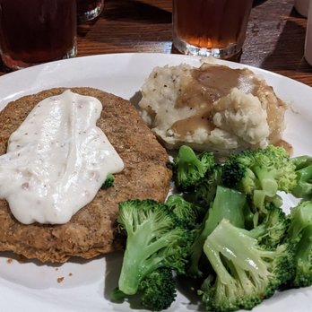 Cracker Barrel Old Country Store - Country fried steak with mashed potatoes and steams broccoli - Breakfast & Brunch Near Me - Orlando, Florida