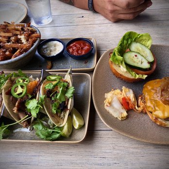Moku Kitchen - Cocktail Bars Near Me - Honolulu, Hawaii