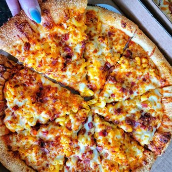 Umbria Gourmet Pizzeria - Mac & cheese pizza! Follow @hungrygirl_mpls on Instagram for more. - Pizza Near Me - Bloomington, Minnesota