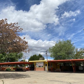 Highway 30 Drive In - a bus stop and a tree - Mexican Near Me - Mountain Home, Idaho Highway 30 Drive In - a bus stop and a tree - Mexican Near Me - Mountain Home, Idaho