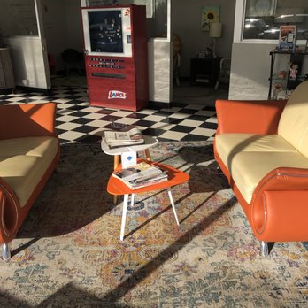 Cliff's Car Care - One seating area showing private rooms along back wall. - Body Shops Near Me - Swansboro, North Carolina