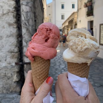 Cumpa Cosimo - Berry and Caramel Gelato - Bistros Near Me - Ravello, SA