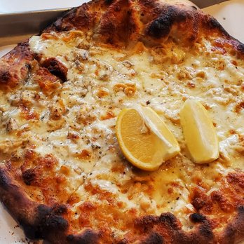 Modern Apizza - Small clam pie. Just outstanding - Pizza Near Me - New Haven, Connecticut