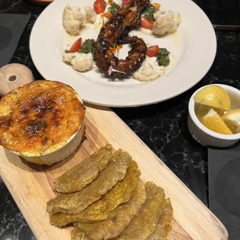 APT 4B - Crab dip with tostones - Lounges Near Me - Atlanta, Georgia