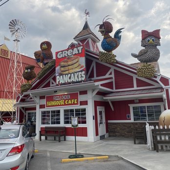 Frizzle Chicken Cafe - This is the front of the restaurant. It was very fun! - Breakfast & Brunch Near Me - Pigeon Forge, Tennessee