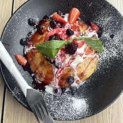 The Coffee Club - Pancakes with mixed berries
