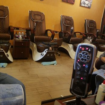 Cute Nails & Spa - clean chairs.. great massage - Nail Salons Near Me - Bullhead City, Arizona