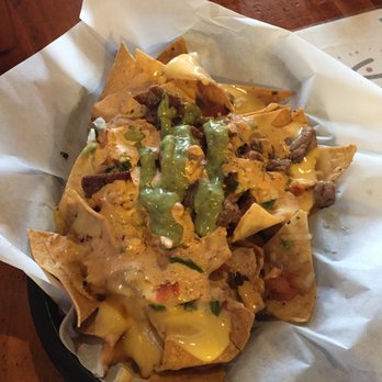 Mamut Cervecería - Carne asada nachos - Beer Bar Near Me - Tijuana, BCN