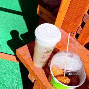Purple Kow - Peach oolong tea creama (no sugar) and garlic wings (6 pcs). - Coffee & Tea Near Me - San Francisco, California