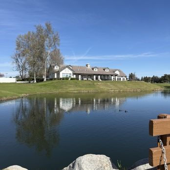The Links at RiverLakes Ranch - R beautiful clubhouse - Golf Near Me - Bakersfield, California