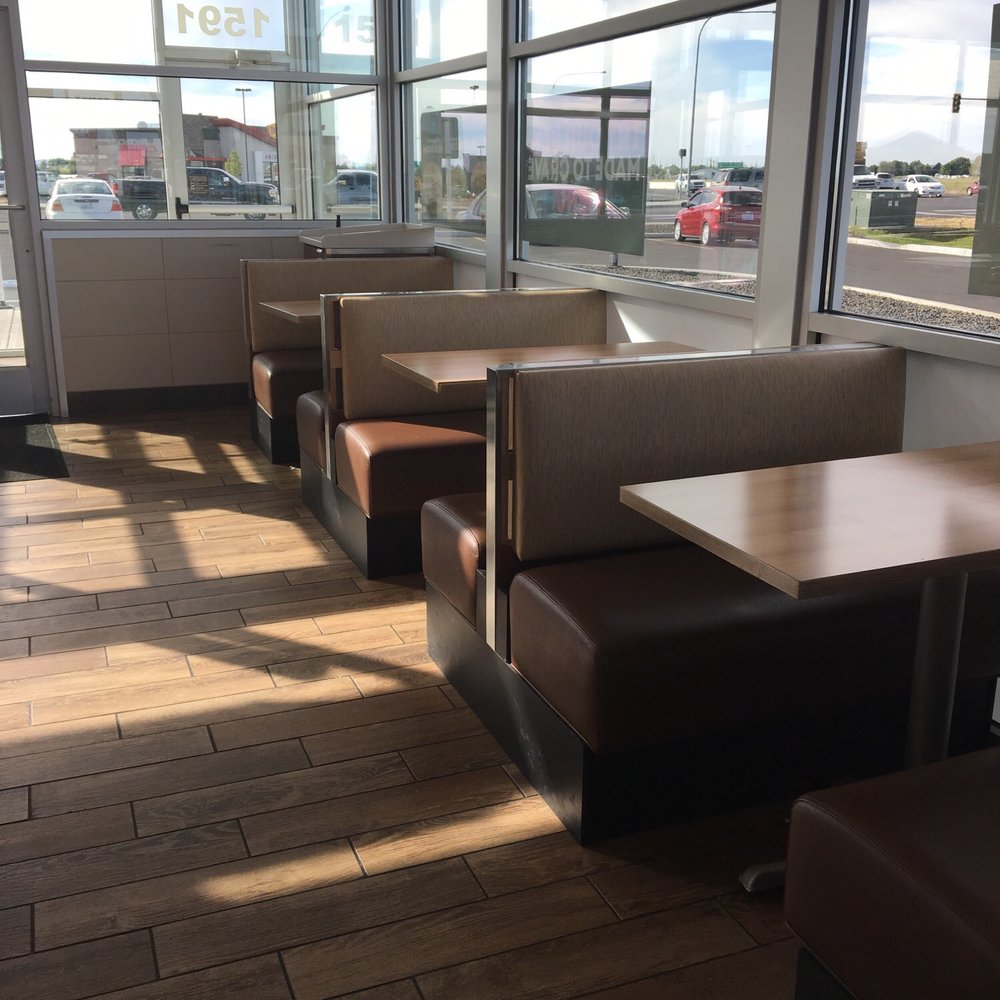 Wendy's - Beautiful open windows, plenty of seating, and surprisingly clean. Maximum occupancy: 72 people. - Fast Food Near Me - Moses Lake, Washington