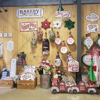 Apple Hill Growers Association - Lovely holiday decorations at apple ridge farm - Fruits & Veggies Near Me - Camino, California